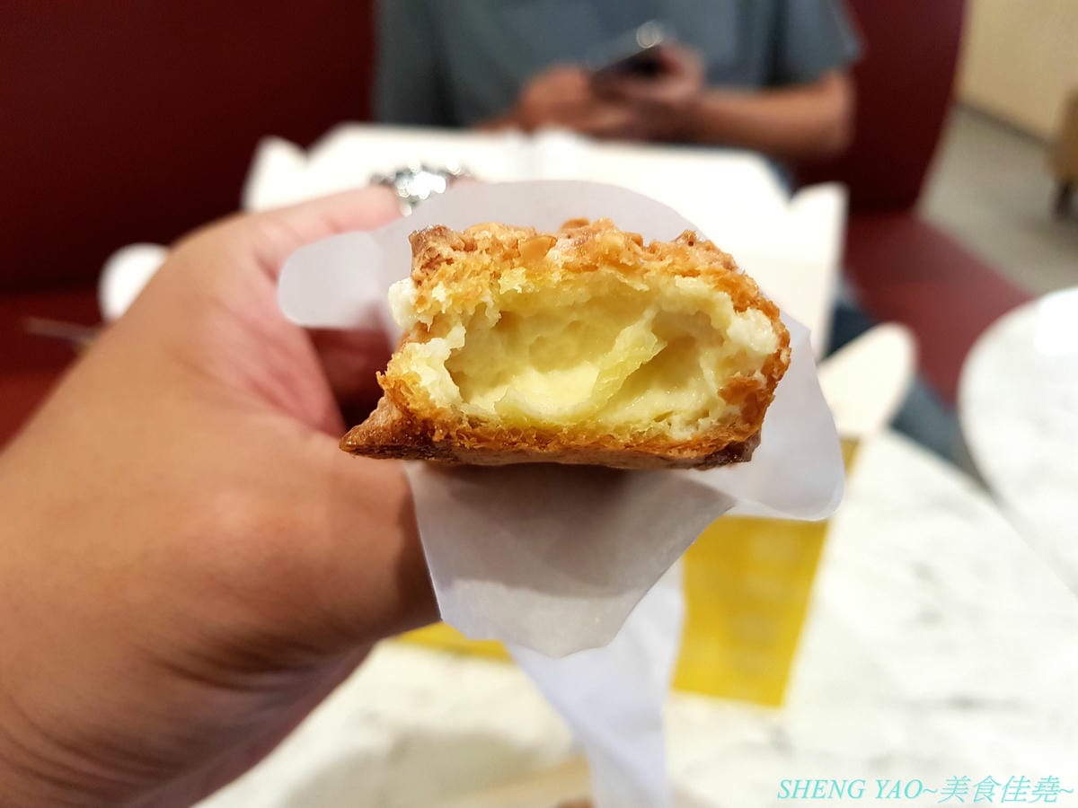 [台中梧棲]Beard Papa’s 台中港店 – 日本超人氣日式泡芙專賣店在台中也有分店了,超可怕排隊人潮,一切都只為了那猶如拳頭般大、外皮香酥細綿、內餡無比飽滿的泡芙兒啊