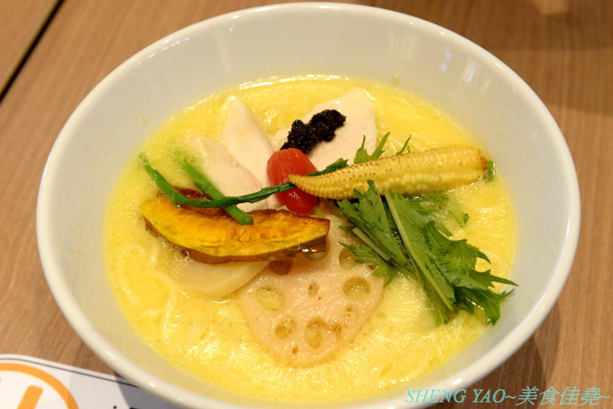 [台中梧棲]銀座篝 台中港店 – 東京銀座區no.1傳奇拉麵,連續兩年獲得米其林一星評鑑,現在不用飛東京也吃得到了 !! 好不好吃見仁見智,但是個人認為算是厲害拉麵店而並非傳奇拉麵店,且台中也有