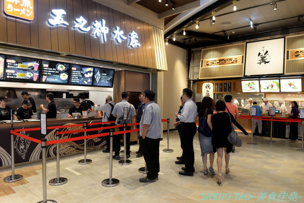 [台中梧棲]銀座篝 台中港店 – 東京銀座區no.1傳奇拉麵,連續兩年獲得米其林一星評鑑,現在不用飛東京也吃得到了 !! 好不好吃見仁見智,但是個人認為算是厲害拉麵店而並非傳奇拉麵店,且台中也有