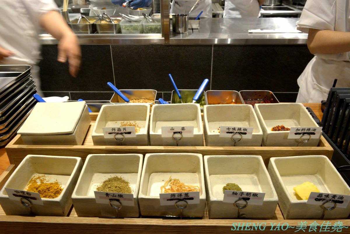 [台中梧棲]銀座篝 台中港店 – 東京銀座區no.1傳奇拉麵,連續兩年獲得米其林一星評鑑,現在不用飛東京也吃得到了 !! 好不好吃見仁見智,但是個人認為算是厲害拉麵店而並非傳奇拉麵店,且台中也有