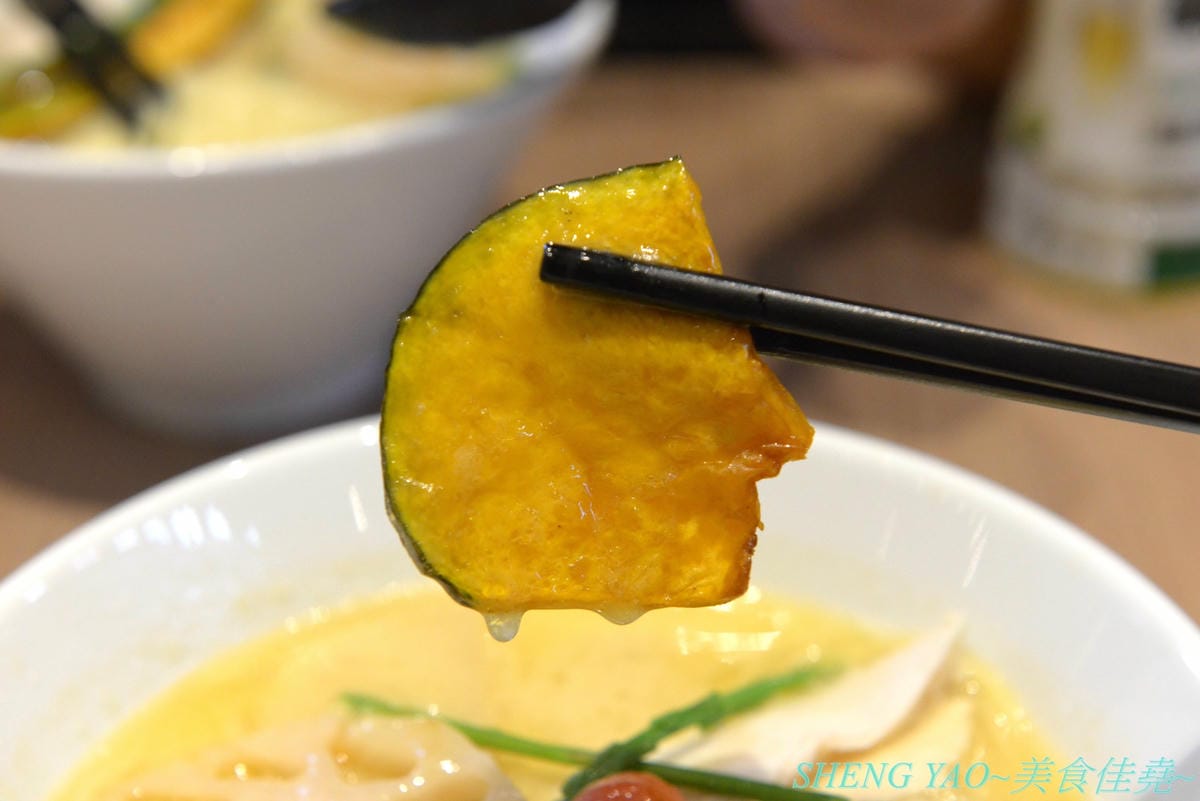 [台中梧棲]銀座篝 台中港店 – 東京銀座區no.1傳奇拉麵,連續兩年獲得米其林一星評鑑,現在不用飛東京也吃得到了 !! 好不好吃見仁見智,但是個人認為算是厲害拉麵店而並非傳奇拉麵店,且台中也有