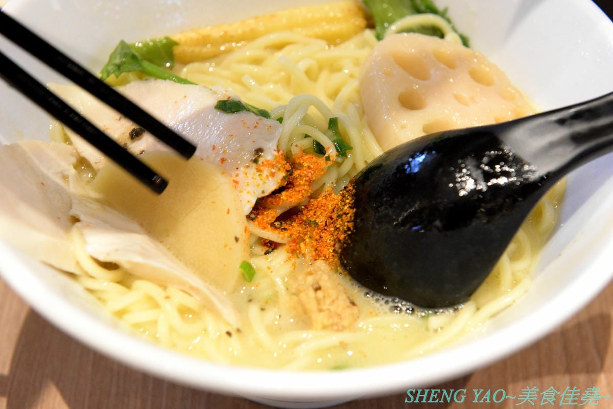 [台中梧棲]銀座篝 台中港店 – 東京銀座區no.1傳奇拉麵,連續兩年獲得米其林一星評鑑,現在不用飛東京也吃得到了 !! 好不好吃見仁見智,但是個人認為算是厲害拉麵店而並非傳奇拉麵店,且台中也有