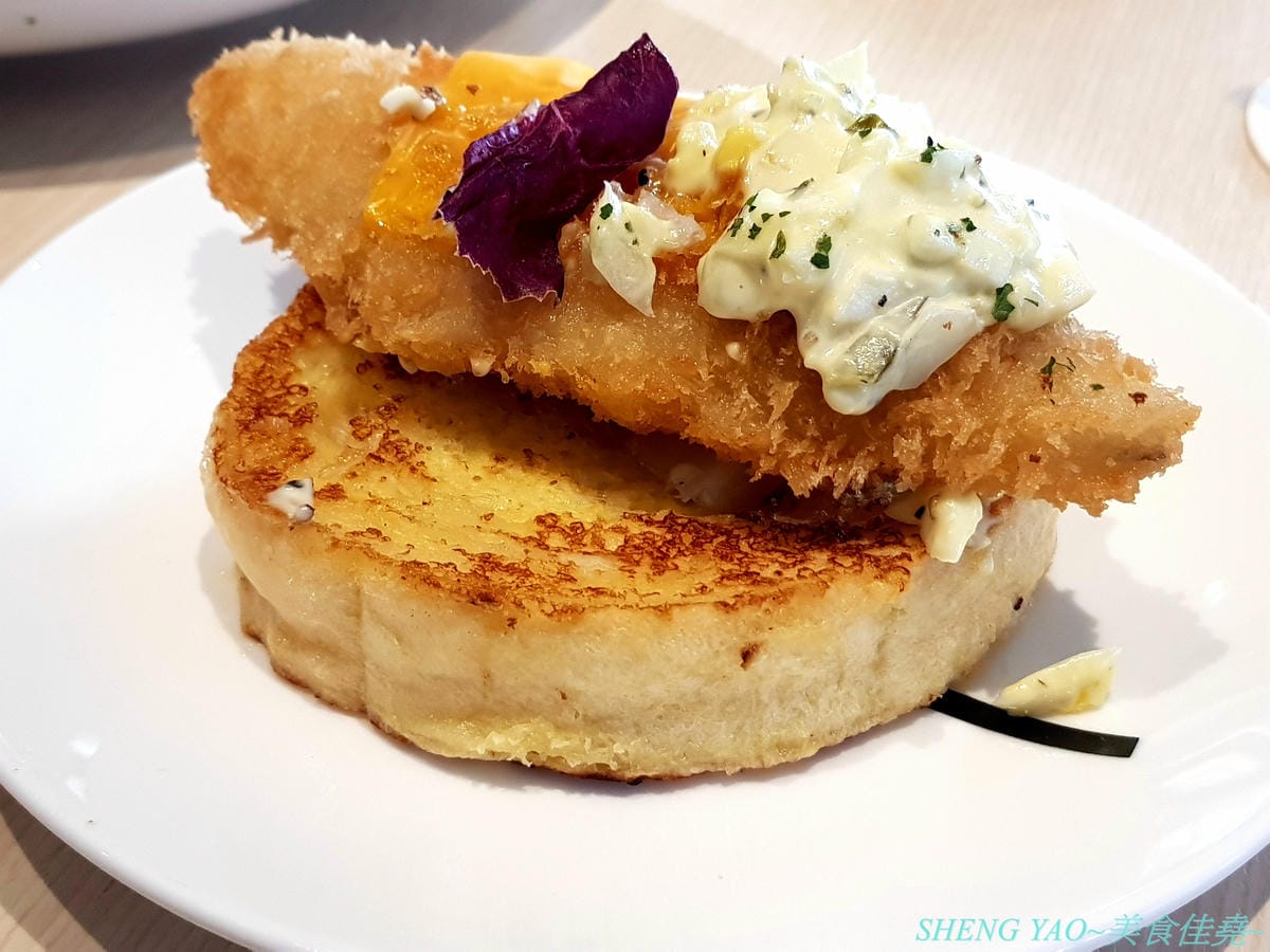 [台中梧棲]IVORISH 台中港店 – 來自日本九州的超人氣法式吐司專賣店,海外首家分店,來台中三井OUTLET必吃店家就是這間 !! 厚鬆餅形狀的法式吐司好特別,餐食和甜食兩種系列各有特色,建議兩人來吃