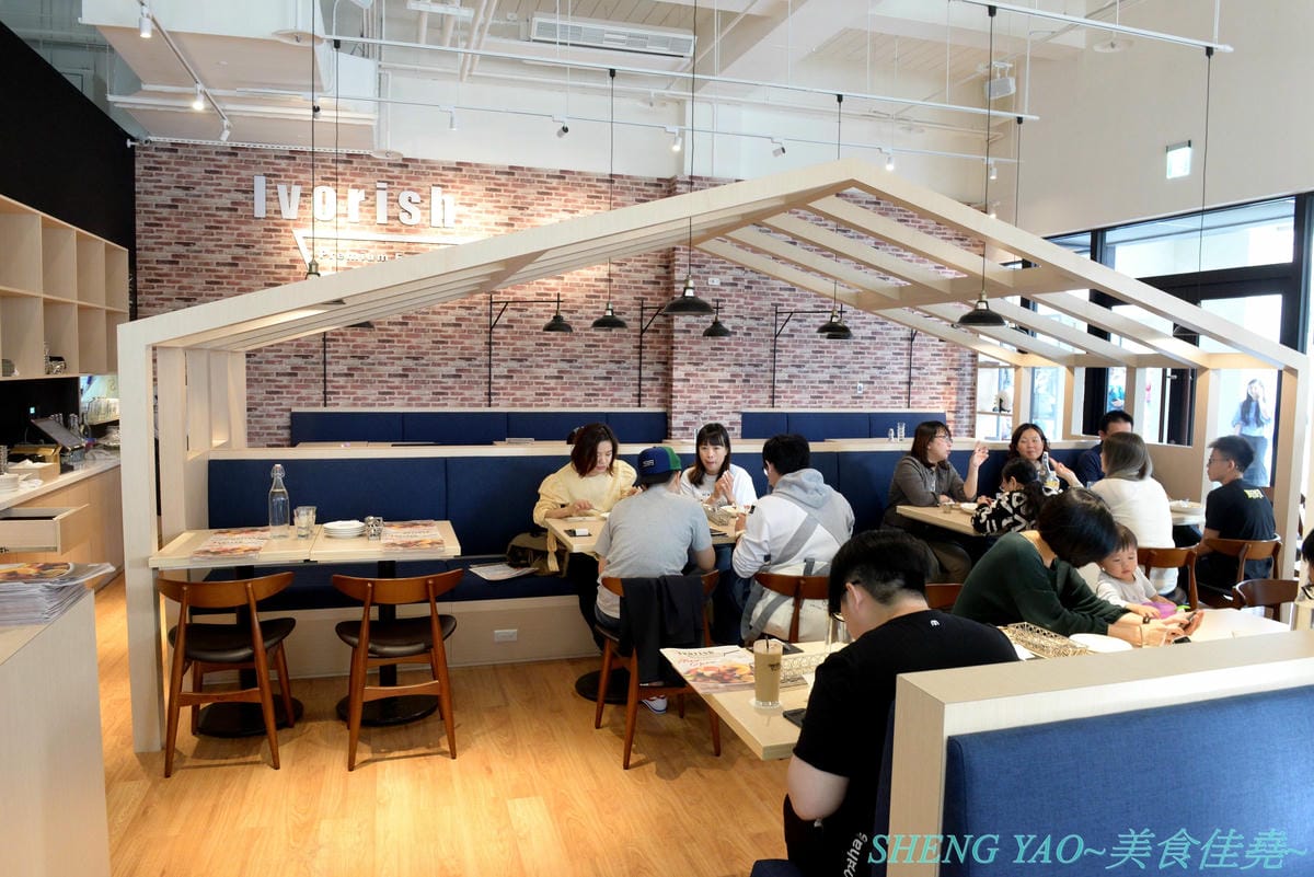 [台中梧棲]IVORISH 台中港店 – 來自日本九州的超人氣法式吐司專賣店,海外首家分店,來台中三井OUTLET必吃店家就是這間 !! 厚鬆餅形狀的法式吐司好特別,餐食和甜食兩種系列各有特色,建議兩人來吃