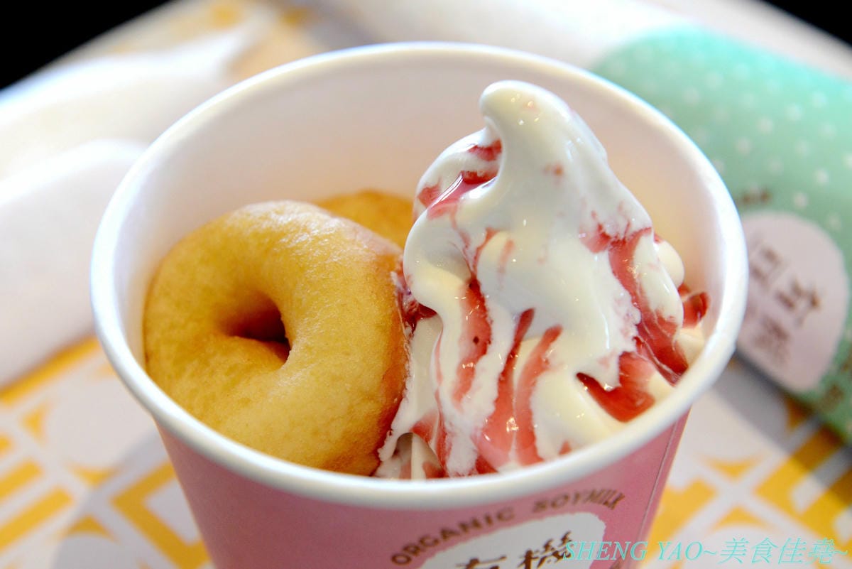 [台中梧棲]Lil’ Donuts & Crepe – 來自日本北海道的療癒系甜甜圈專賣店,台灣一號店,甜甜圈是用小麥粉為基礎原料並加入大量有機豆乳,店內就有小型工廠現場製作,小小一顆圓圓胖胖超級可愛,可搭