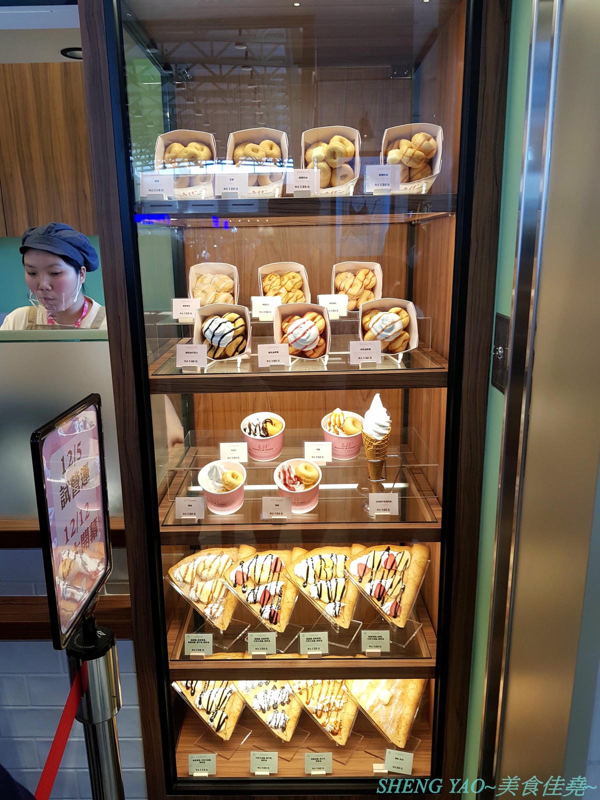 [台中梧棲]Lil’ Donuts & Crepe – 來自日本北海道的療癒系甜甜圈專賣店,台灣一號店,甜甜圈是用小麥粉為基礎原料並加入大量有機豆乳,店內就有小型工廠現場製作,小小一顆圓圓胖胖超級可愛,可搭