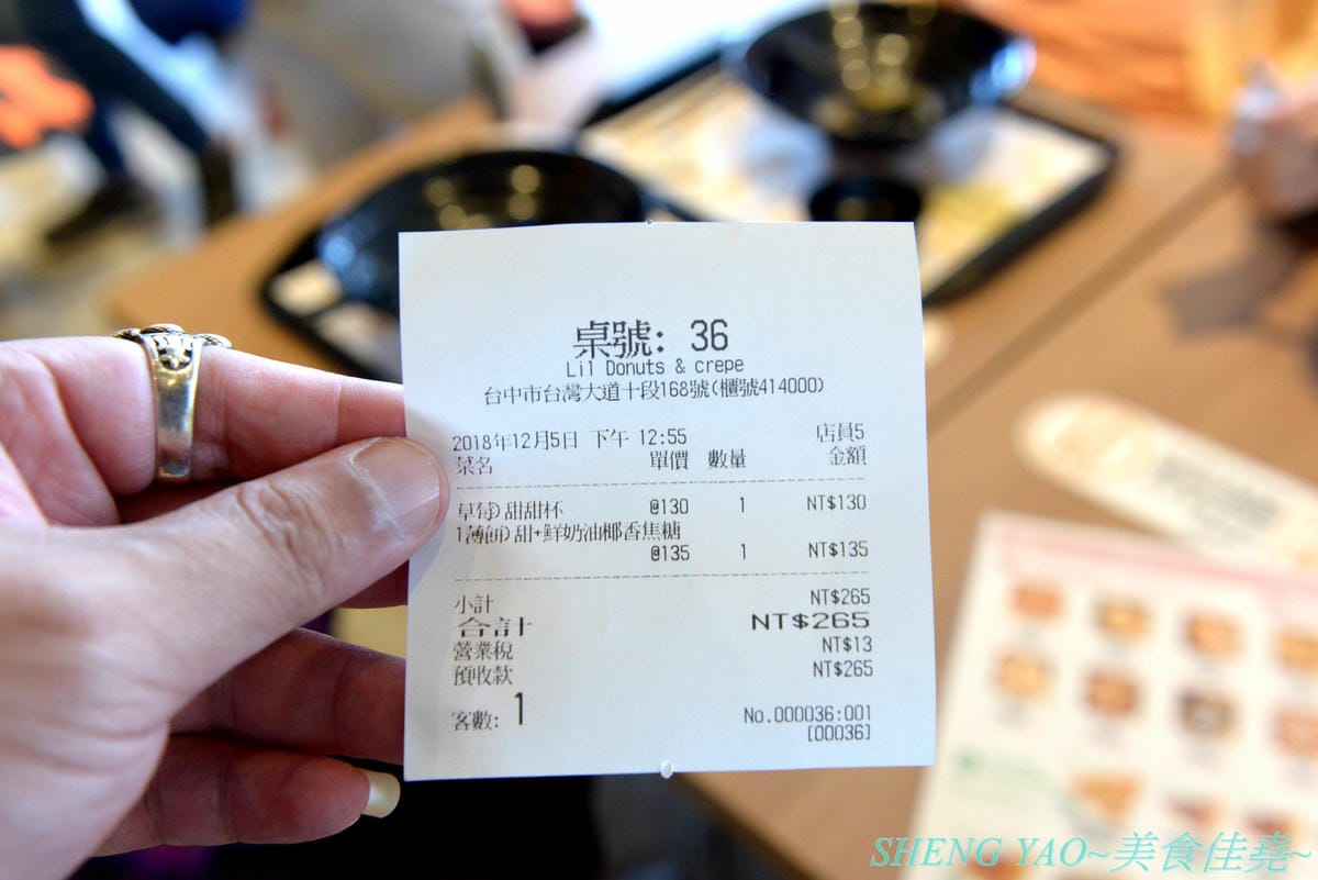 [台中梧棲]Lil’ Donuts & Crepe – 來自日本北海道的療癒系甜甜圈專賣店,台灣一號店,甜甜圈是用小麥粉為基礎原料並加入大量有機豆乳,店內就有小型工廠現場製作,小小一顆圓圓胖胖超級可愛,可搭