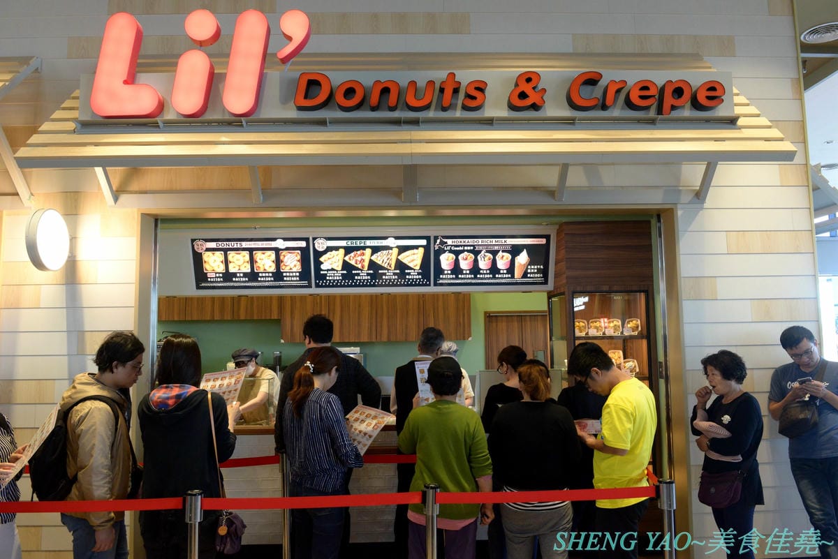 [台中梧棲]Lil’ Donuts & Crepe – 來自日本北海道的療癒系甜甜圈專賣店,台灣一號店,甜甜圈是用小麥粉為基礎原料並加入大量有機豆乳,店內就有小型工廠現場製作,小小一顆圓圓胖胖超級可愛,可搭
