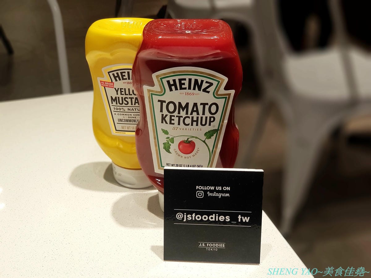[台中梧棲]J.S.FOODIES TOKYO 三井台中港店 – 在日本被稱為”奇蹟舒芙蕾鬆餅”的厚鬆餅現在台中也吃得到了,四種口味厚鬆餅,新推出聖誕節限定草莓牛奶口味,軟綿細緻幼咪咪的厚鬆餅厚鬆餅配上草莓
