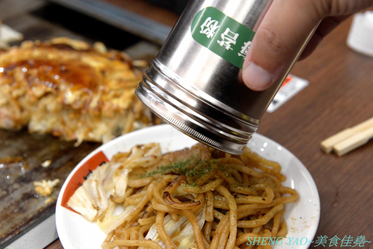 [台中梧棲]鶴橋風月 台中港店 – 日本關西超過60年歷史的知名大阪燒老店,台灣二號店,口味不錯,價格不貴又吃得飽,全程都有專人桌邊服務輕鬆吃,台中三井OUTLET推薦店家。