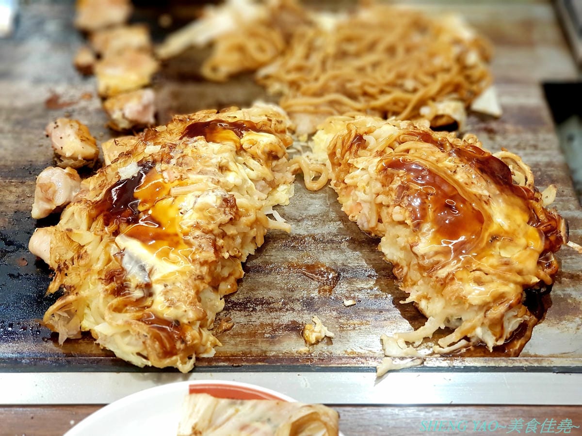 [台中梧棲]鶴橋風月 台中港店 – 日本關西超過60年歷史的知名大阪燒老店,台灣二號店,口味不錯,價格不貴又吃得飽,全程都有專人桌邊服務輕鬆吃,台中三井OUTLET推薦店家。