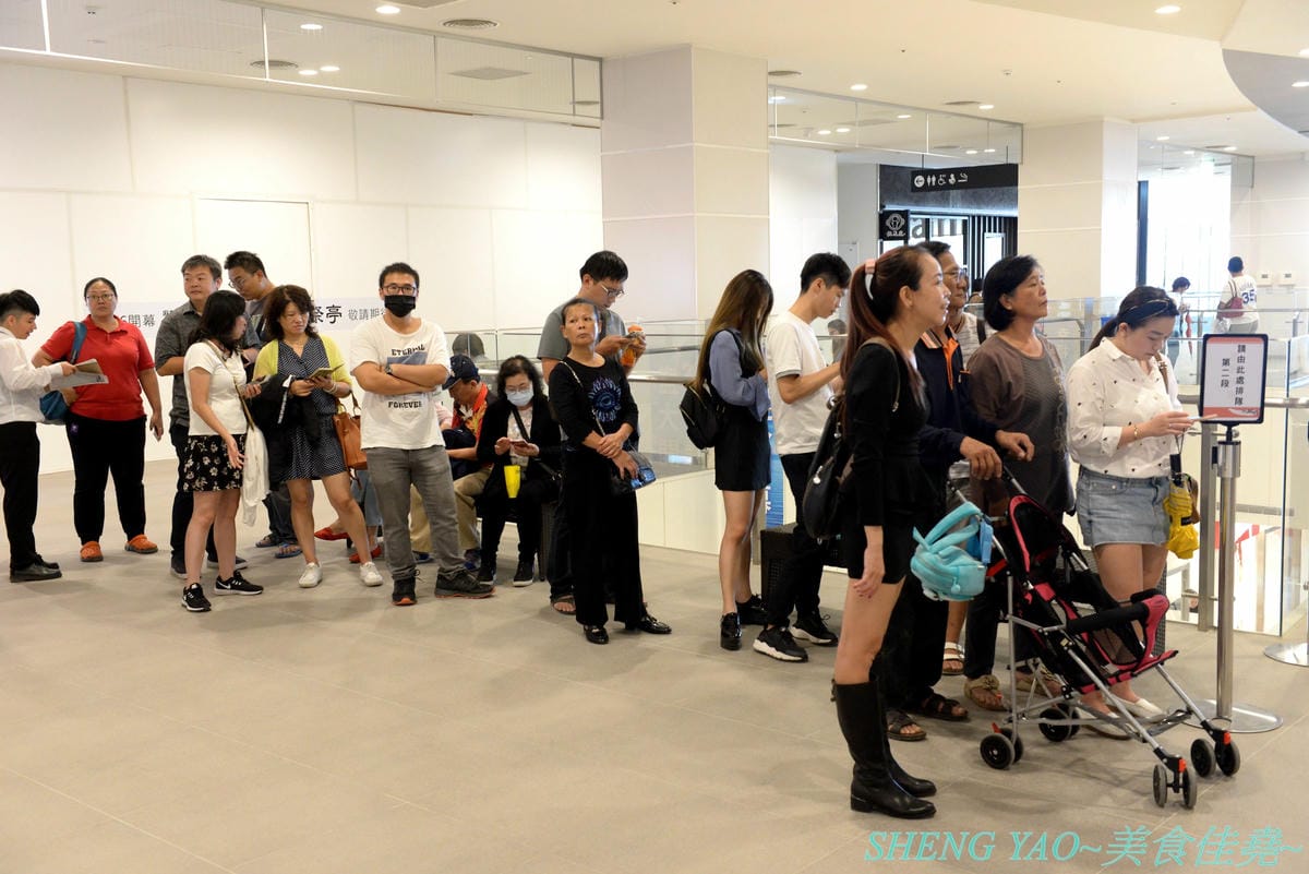 [台中梧棲]鶴橋風月 台中港店 – 日本關西超過60年歷史的知名大阪燒老店,台灣二號店,口味不錯,價格不貴又吃得飽,全程都有專人桌邊服務輕鬆吃,台中三井OUTLET推薦店家。