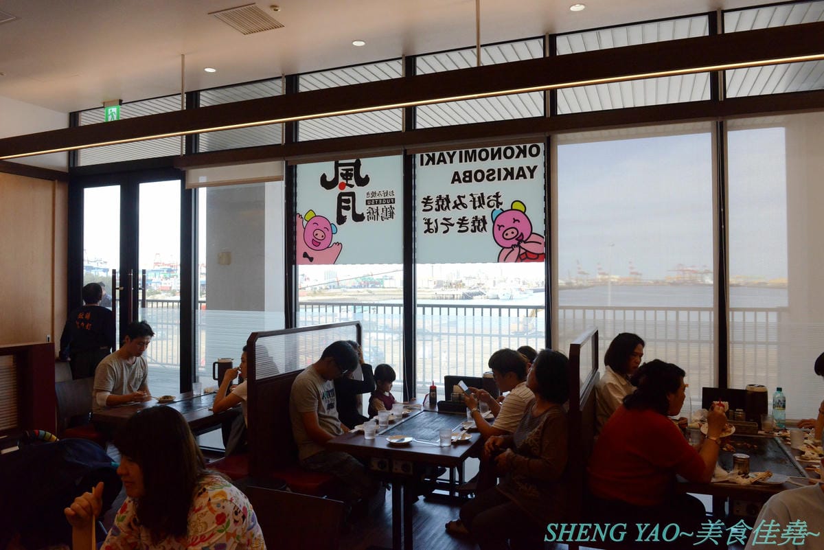 [台中梧棲]鶴橋風月 台中港店 – 日本關西超過60年歷史的知名大阪燒老店,台灣二號店,口味不錯,價格不貴又吃得飽,全程都有專人桌邊服務輕鬆吃,台中三井OUTLET推薦店家。