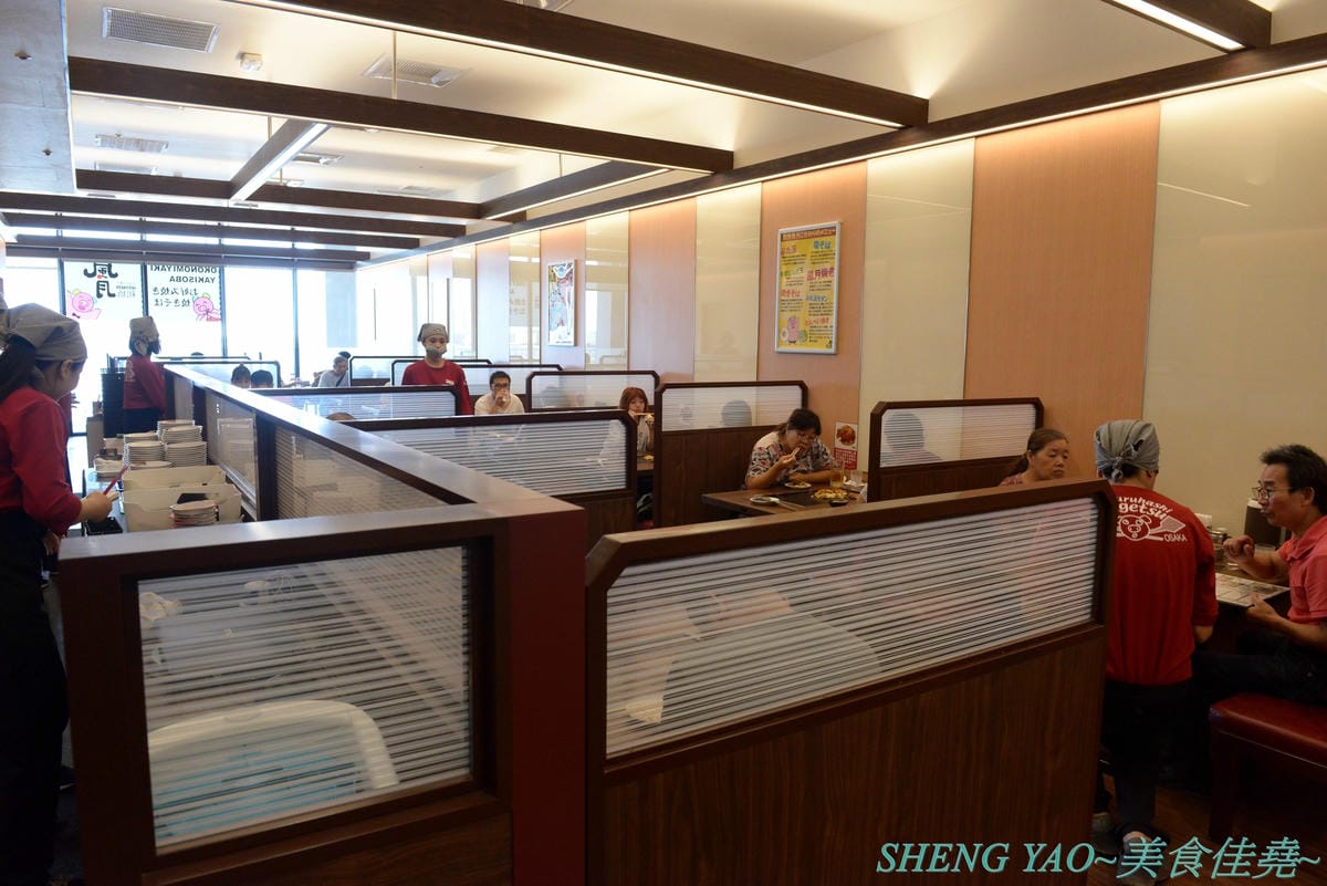 [台中梧棲]鶴橋風月 台中港店 – 日本關西超過60年歷史的知名大阪燒老店,台灣二號店,口味不錯,價格不貴又吃得飽,全程都有專人桌邊服務輕鬆吃,台中三井OUTLET推薦店家。