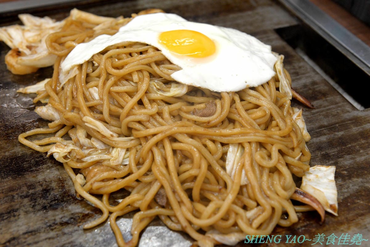 [台中梧棲]鶴橋風月 台中港店 – 日本關西超過60年歷史的知名大阪燒老店,台灣二號店,口味不錯,價格不貴又吃得飽,全程都有專人桌邊服務輕鬆吃,台中三井OUTLET推薦店家。