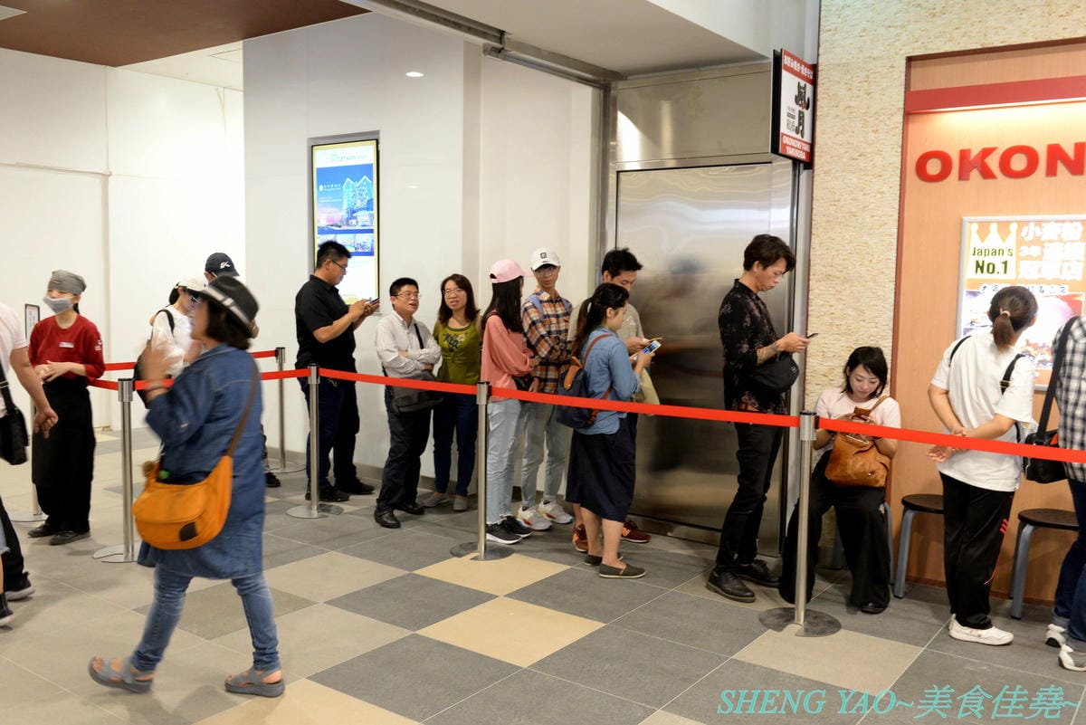 [台中梧棲]鶴橋風月 台中港店 – 日本關西超過60年歷史的知名大阪燒老店,台灣二號店,口味不錯,價格不貴又吃得飽,全程都有專人桌邊服務輕鬆吃,台中三井OUTLET推薦店家。
