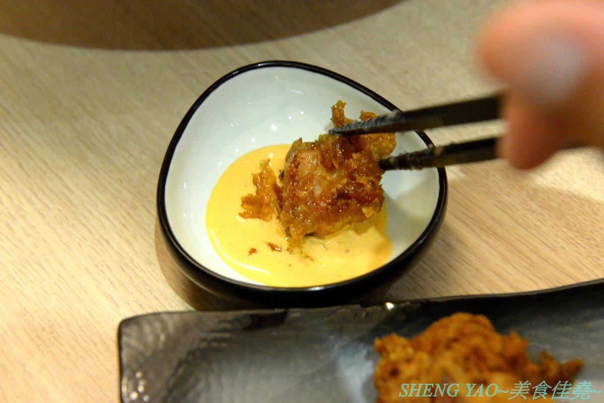 [台中梧棲]金澤製麵處 台中港店 – 日本150年歷史的超老製麵所,海外一號店在台中,賣的是烏龍麵,走精緻高檔路線,海膽、鮭魚卵、烤菲力牛都出現在碗裡了,浮誇式麵碗也超搶戲,口味還不錯但出餐