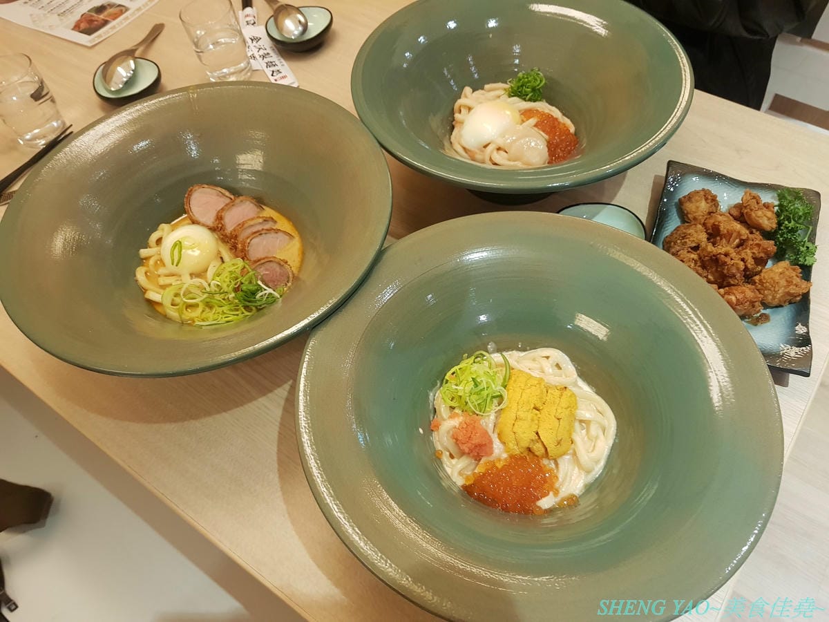 [台中梧棲]金澤製麵處 台中港店 – 日本150年歷史的超老製麵所,海外一號店在台中,賣的是烏龍麵,走精緻高檔路線,海膽、鮭魚卵、烤菲力牛都出現在碗裡了,浮誇式麵碗也超搶戲,口味還不錯但出餐