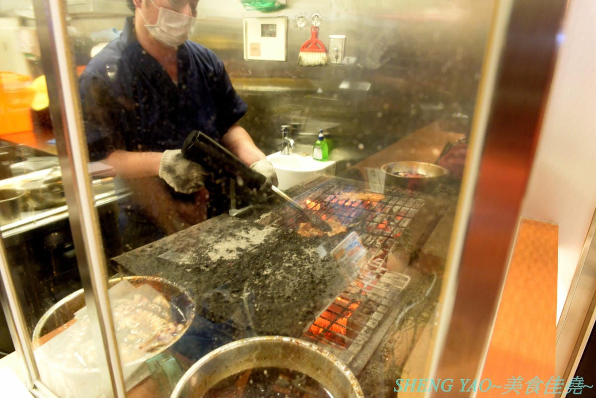[台中梧棲]十勝豚丼 台中港店 – 北海道人氣豬肉蓋飯專賣店,台灣首家店,炭烤炙燒過的肉片散發出陣陣炭火香和焦香,搭配上甜甜的燒肉醬,好吃無比,320元就有超多肉肉和滿滿白飯,肉肉控必吃店家