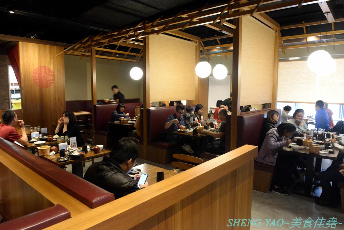 [台中梧棲]晴木千層豬排 台中港店 – 日本東京最具人氣的豬排專賣店來台中展店啦,豬排選用號稱”幻之豚”的三元豚,再以特製技術將25片超薄豬肉片層層堆疊成一塊,被譽為”千層豬排始祖”,除了炸