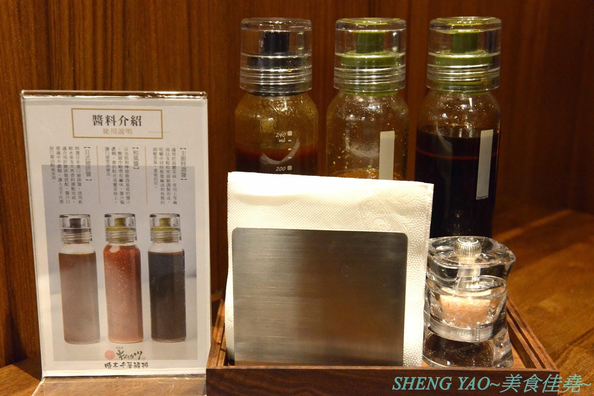 [台中梧棲]晴木千層豬排 台中港店 – 日本東京最具人氣的豬排專賣店來台中展店啦,豬排選用號稱”幻之豚”的三元豚,再以特製技術將25片超薄豬肉片層層堆疊成一塊,被譽為”千層豬排始祖”,除了炸