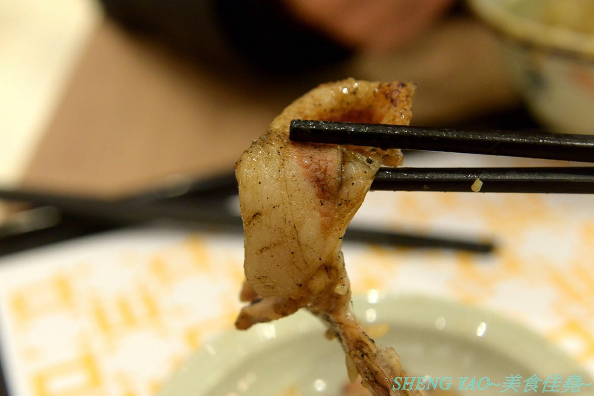 [台中梧棲]十勝豚丼 台中港店 – 北海道人氣豬肉蓋飯專賣店,台灣首家店,炭烤炙燒過的肉片散發出陣陣炭火香和焦香,搭配上甜甜的燒肉醬,好吃無比,320元就有超多肉肉和滿滿白飯,肉肉控必吃店家