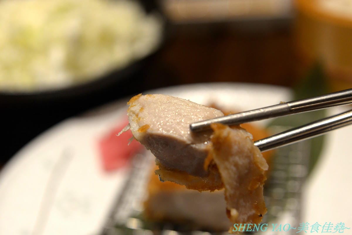[台中梧棲]晴木千層豬排 台中港店 – 日本東京最具人氣的豬排專賣店來台中展店啦,豬排選用號稱”幻之豚”的三元豚,再以特製技術將25片超薄豬肉片層層堆疊成一塊,被譽為”千層豬排始祖”,除了炸