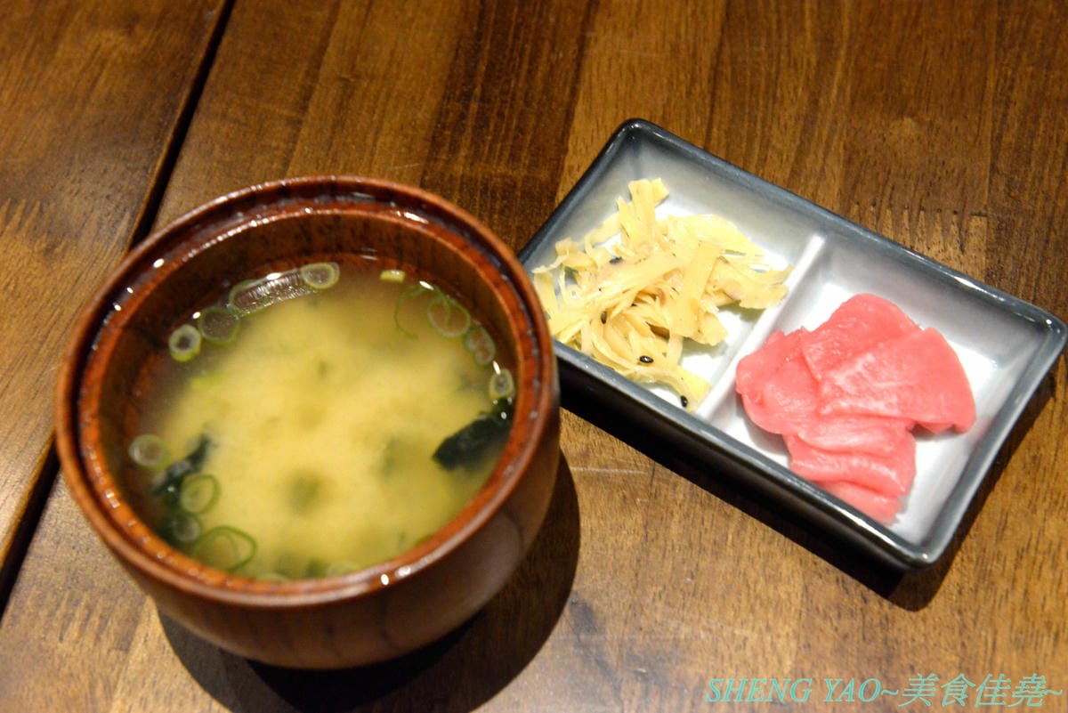 [台中梧棲]晴木千層豬排 台中港店 – 日本東京最具人氣的豬排專賣店來台中展店啦,豬排選用號稱”幻之豚”的三元豚,再以特製技術將25片超薄豬肉片層層堆疊成一塊,被譽為”千層豬排始祖”,除了炸