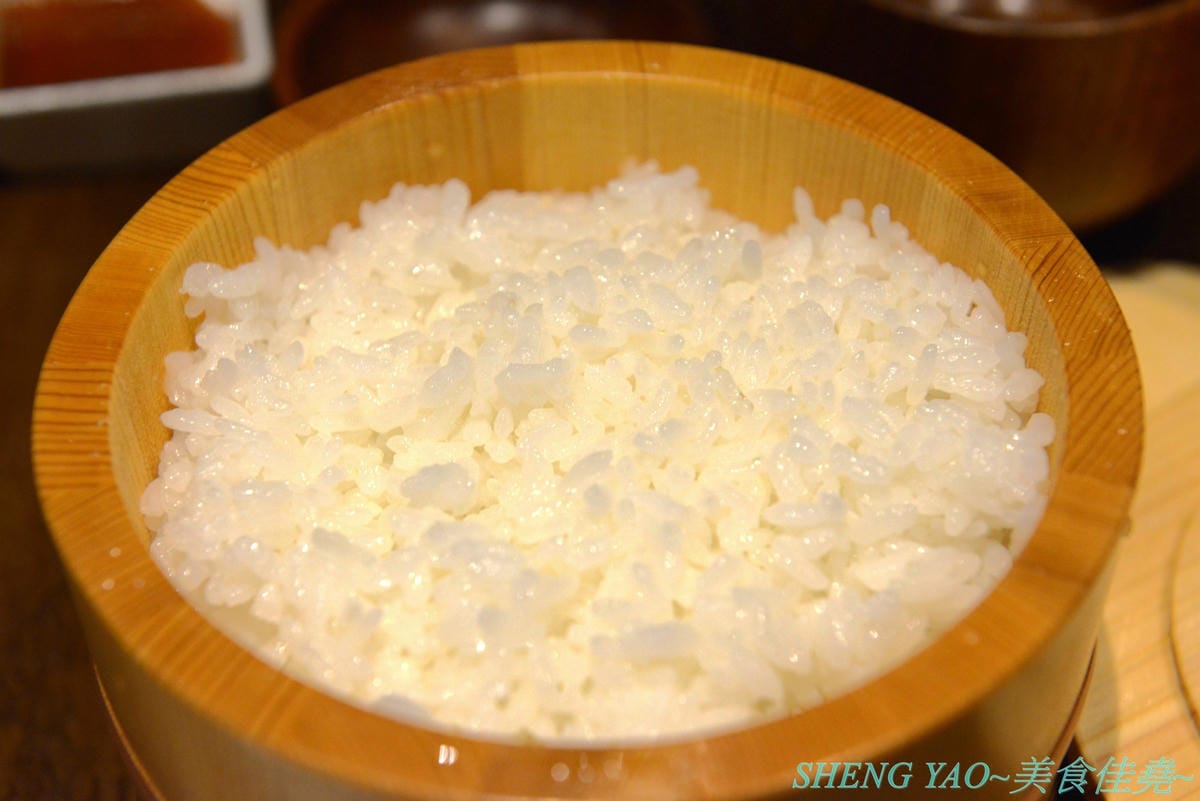 [台中梧棲]晴木千層豬排 台中港店 – 日本東京最具人氣的豬排專賣店來台中展店啦,豬排選用號稱”幻之豚”的三元豚,再以特製技術將25片超薄豬肉片層層堆疊成一塊,被譽為”千層豬排始祖”,除了炸