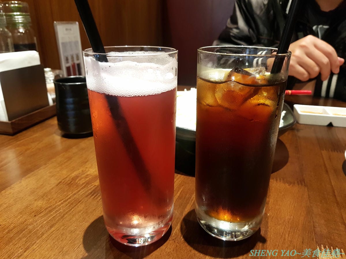 [台中梧棲]晴木千層豬排 台中港店 – 日本東京最具人氣的豬排專賣店來台中展店啦,豬排選用號稱”幻之豚”的三元豚,再以特製技術將25片超薄豬肉片層層堆疊成一塊,被譽為”千層豬排始祖”,除了炸