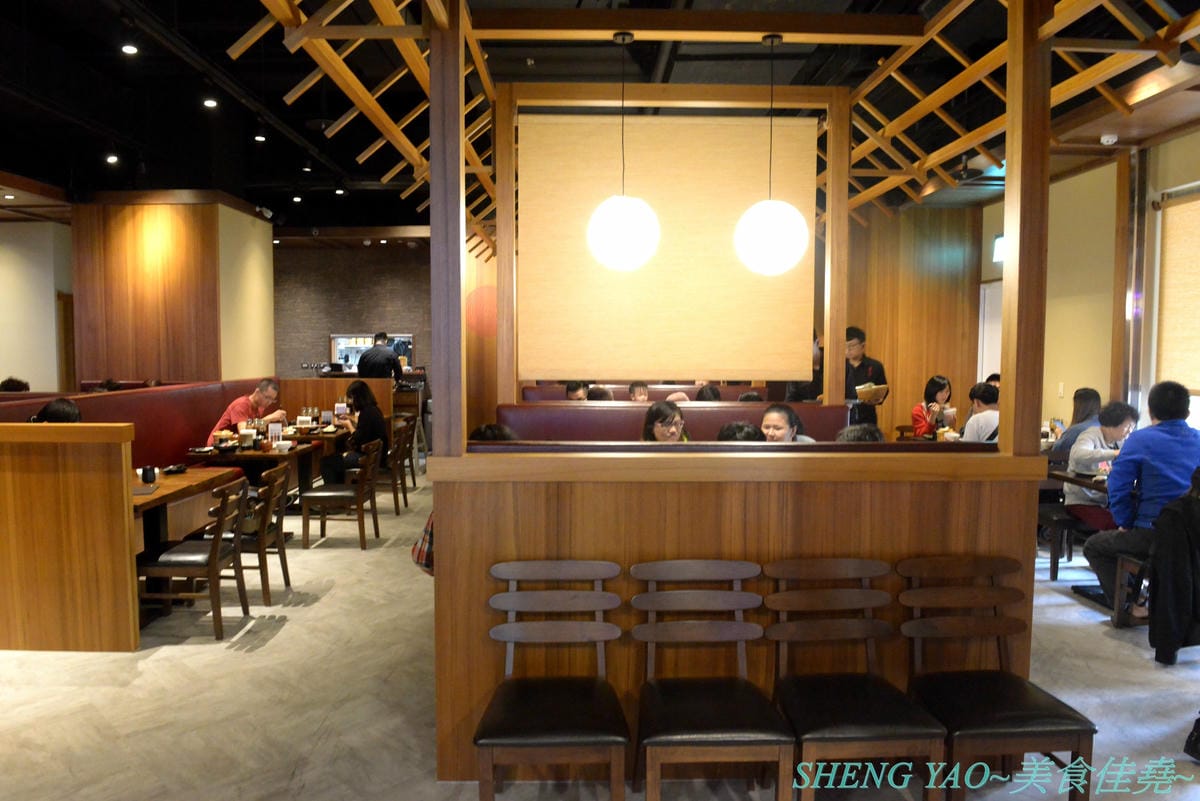 [台中梧棲]晴木千層豬排 台中港店 – 日本東京最具人氣的豬排專賣店來台中展店啦,豬排選用號稱”幻之豚”的三元豚,再以特製技術將25片超薄豬肉片層層堆疊成一塊,被譽為”千層豬排始祖”,除了炸
