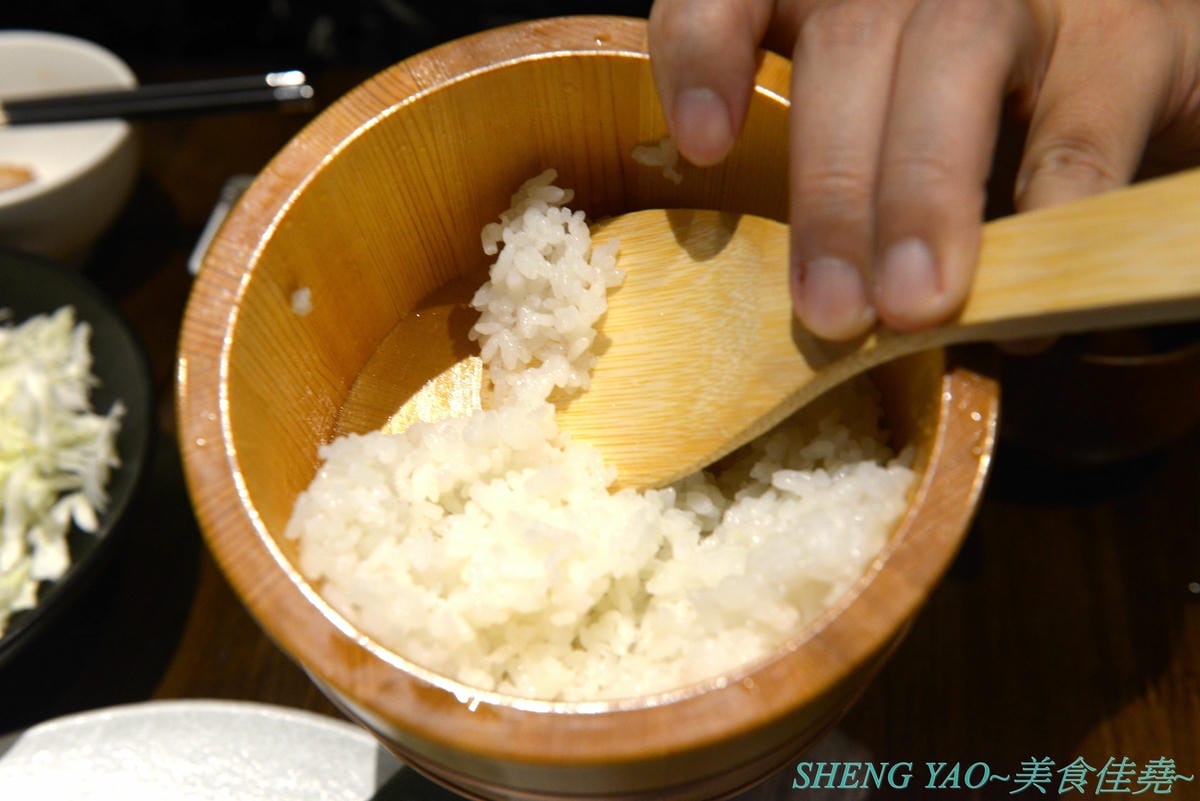 [台中梧棲]晴木千層豬排 台中港店 – 日本東京最具人氣的豬排專賣店來台中展店啦,豬排選用號稱”幻之豚”的三元豚,再以特製技術將25片超薄豬肉片層層堆疊成一塊,被譽為”千層豬排始祖”,除了炸