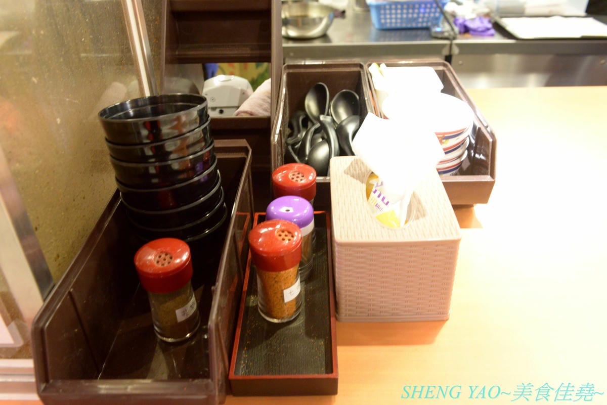 [台中梧棲]十勝豚丼 台中港店 – 北海道人氣豬肉蓋飯專賣店,台灣首家店,炭烤炙燒過的肉片散發出陣陣炭火香和焦香,搭配上甜甜的燒肉醬,好吃無比,320元就有超多肉肉和滿滿白飯,肉肉控必吃店家