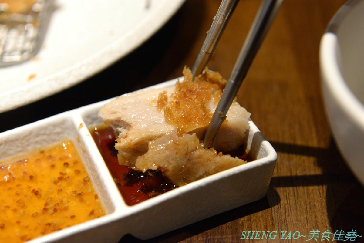 [台中梧棲]晴木千層豬排 台中港店 – 日本東京最具人氣的豬排專賣店來台中展店啦,豬排選用號稱”幻之豚”的三元豚,再以特製技術將25片超薄豬肉片層層堆疊成一塊,被譽為”千層豬排始祖”,除了炸