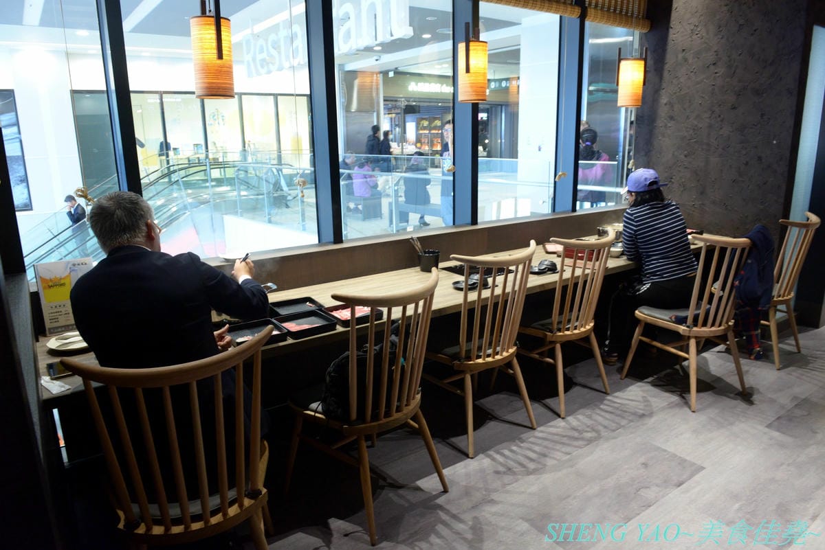 [台中梧棲]但馬屋 台中港店 – 台中三井OUTLET神級壽喜燒、涮涮鍋吃到飽,在日本有140年歷史的三大牛肉商之一,店內吃到飽的牛肉肉品都是來自他們在世界各地牧場自己養殖的牛隻,包括還有等級不