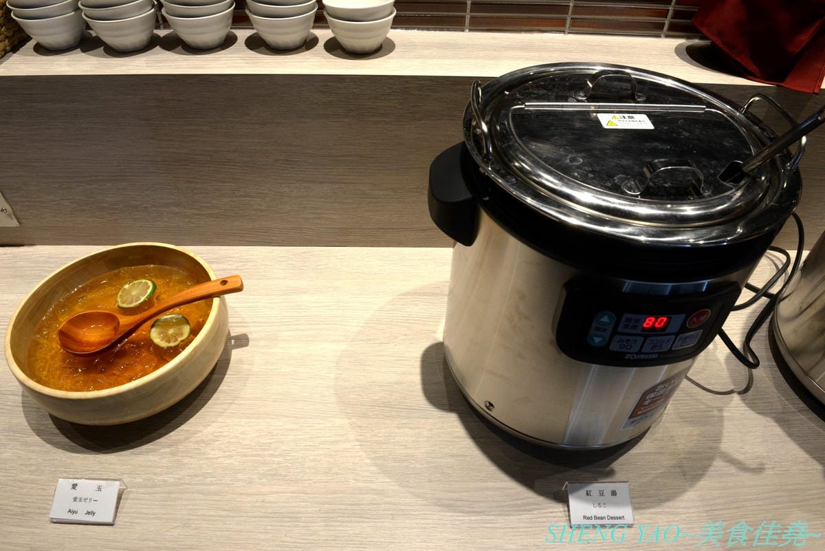 [台中梧棲]但馬屋 台中港店 – 台中三井OUTLET神級壽喜燒、涮涮鍋吃到飽,在日本有140年歷史的三大牛肉商之一,店內吃到飽的牛肉肉品都是來自他們在世界各地牧場自己養殖的牛隻,包括還有等級不