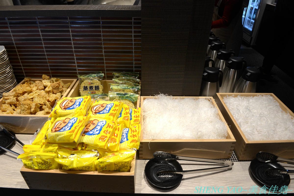 [台中梧棲]但馬屋 台中港店 – 台中三井OUTLET神級壽喜燒、涮涮鍋吃到飽,在日本有140年歷史的三大牛肉商之一,店內吃到飽的牛肉肉品都是來自他們在世界各地牧場自己養殖的牛隻,包括還有等級不