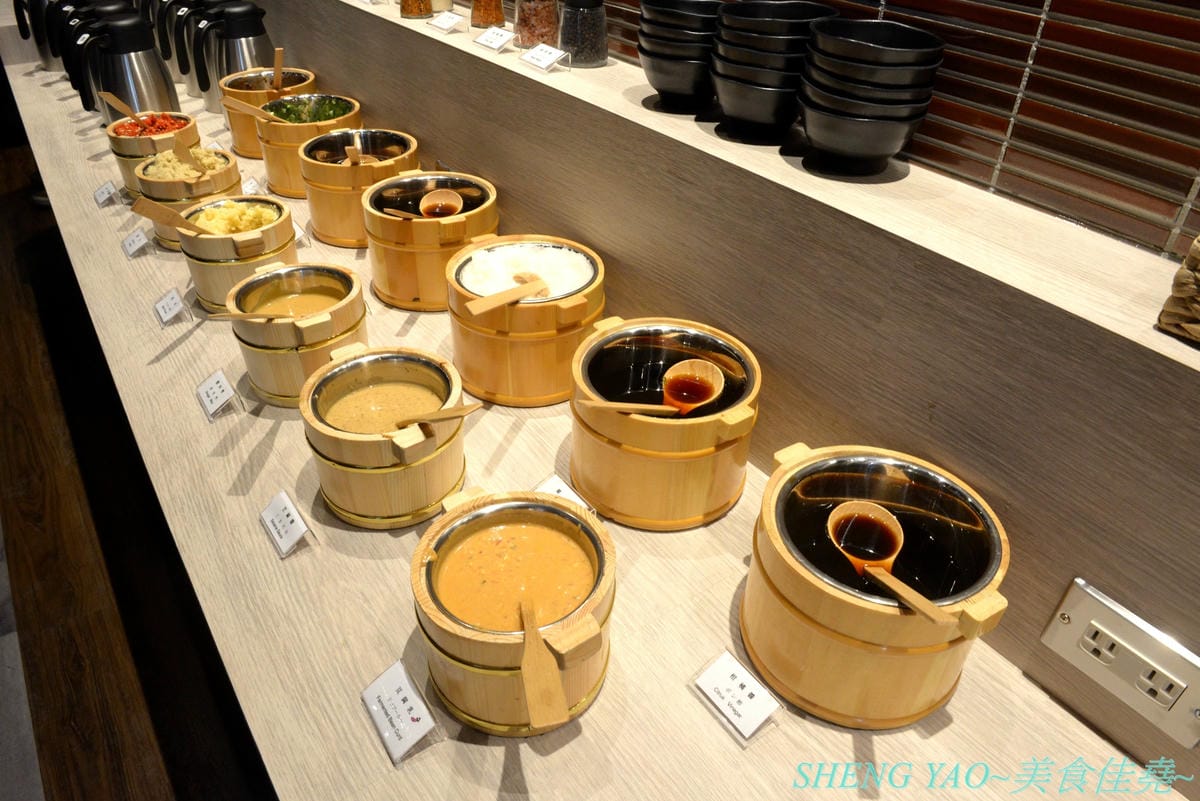 [台中梧棲]但馬屋 台中港店 – 台中三井OUTLET神級壽喜燒、涮涮鍋吃到飽,在日本有140年歷史的三大牛肉商之一,店內吃到飽的牛肉肉品都是來自他們在世界各地牧場自己養殖的牛隻,包括還有等級不