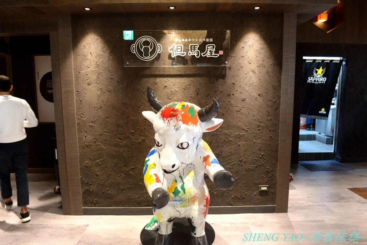 [台中梧棲]但馬屋 台中港店 – 台中三井OUTLET神級壽喜燒、涮涮鍋吃到飽,在日本有140年歷史的三大牛肉商之一,店內吃到飽的牛肉肉品都是來自他們在世界各地牧場自己養殖的牛隻,包括還有等級不