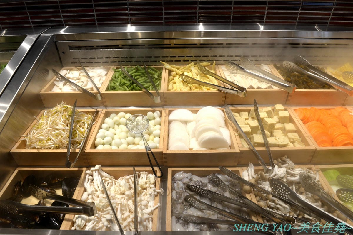 [台中梧棲]但馬屋 台中港店 – 台中三井OUTLET神級壽喜燒、涮涮鍋吃到飽,在日本有140年歷史的三大牛肉商之一,店內吃到飽的牛肉肉品都是來自他們在世界各地牧場自己養殖的牛隻,包括還有等級不