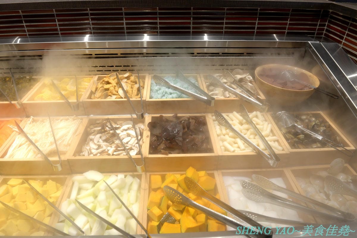 [台中梧棲]但馬屋 台中港店 – 台中三井OUTLET神級壽喜燒、涮涮鍋吃到飽,在日本有140年歷史的三大牛肉商之一,店內吃到飽的牛肉肉品都是來自他們在世界各地牧場自己養殖的牛隻,包括還有等級不