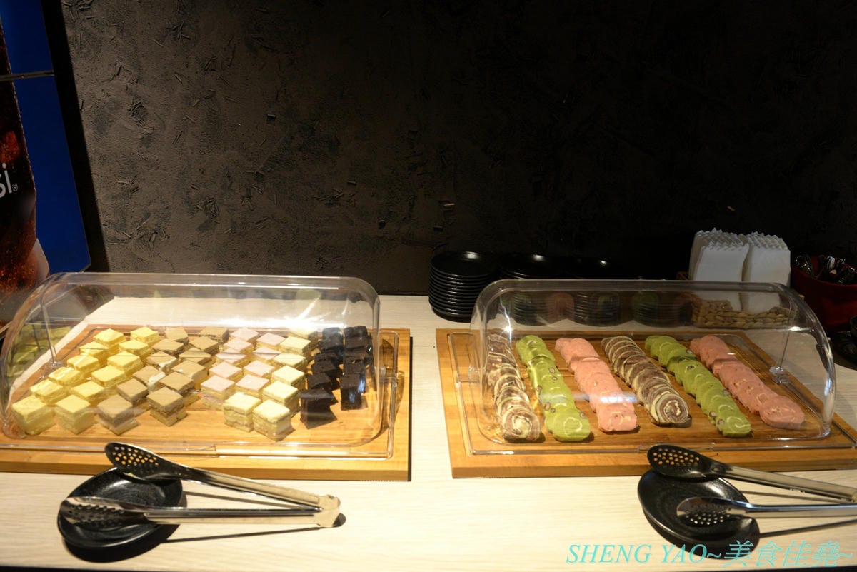 [台中梧棲]但馬屋 台中港店 – 台中三井OUTLET神級壽喜燒、涮涮鍋吃到飽,在日本有140年歷史的三大牛肉商之一,店內吃到飽的牛肉肉品都是來自他們在世界各地牧場自己養殖的牛隻,包括還有等級不