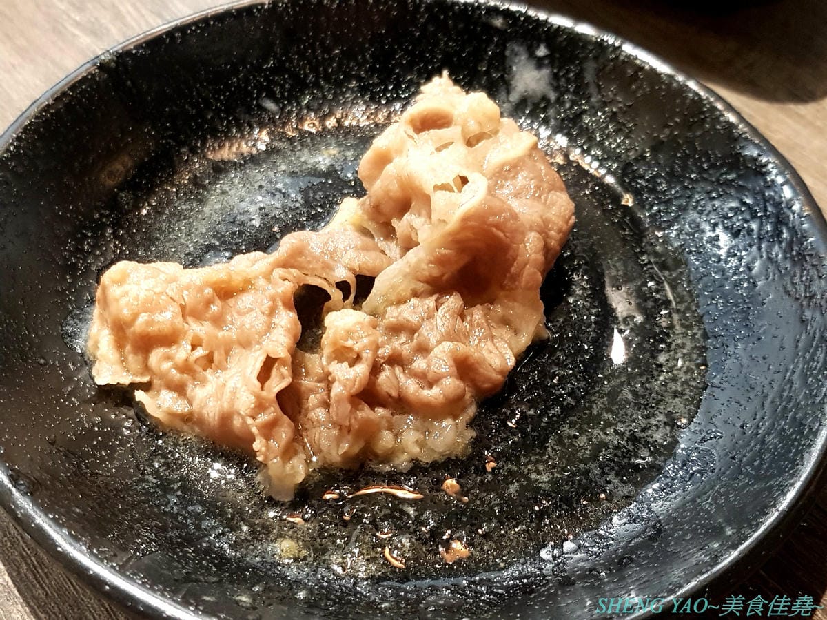 [台中梧棲]但馬屋 台中港店 – 台中三井OUTLET神級壽喜燒、涮涮鍋吃到飽,在日本有140年歷史的三大牛肉商之一,店內吃到飽的牛肉肉品都是來自他們在世界各地牧場自己養殖的牛隻,包括還有等級不
