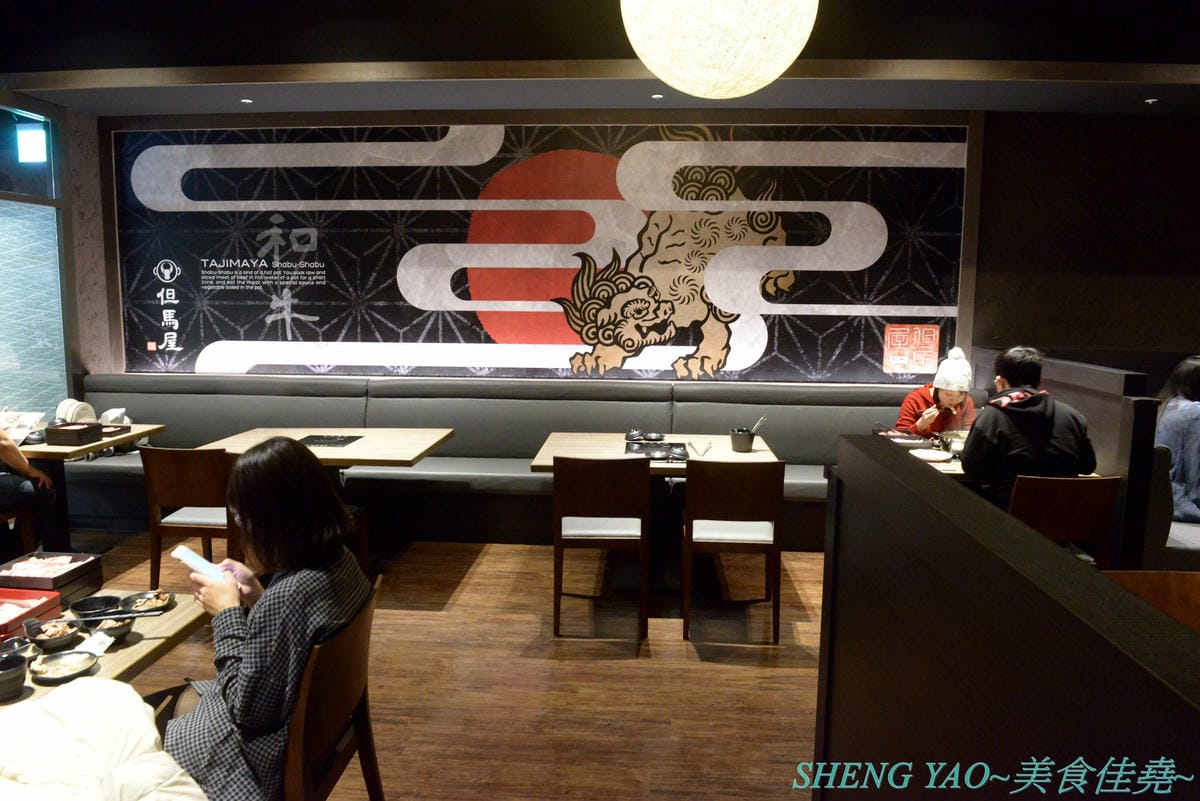 [台中梧棲]但馬屋 台中港店 – 台中三井OUTLET神級壽喜燒、涮涮鍋吃到飽,在日本有140年歷史的三大牛肉商之一,店內吃到飽的牛肉肉品都是來自他們在世界各地牧場自己養殖的牛隻,包括還有等級不