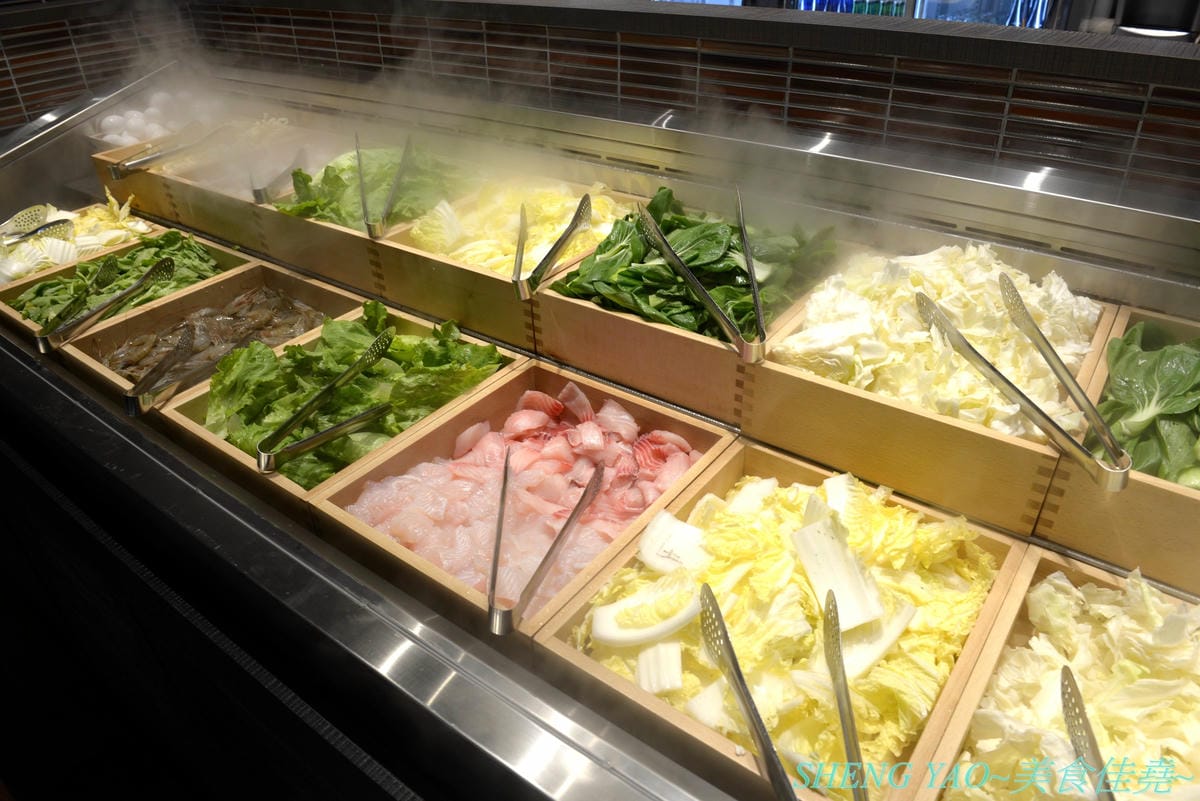 [台中梧棲]但馬屋 台中港店 – 台中三井OUTLET神級壽喜燒、涮涮鍋吃到飽,在日本有140年歷史的三大牛肉商之一,店內吃到飽的牛肉肉品都是來自他們在世界各地牧場自己養殖的牛隻,包括還有等級不