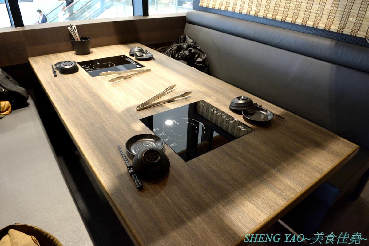 [台中梧棲]但馬屋 台中港店 – 台中三井OUTLET神級壽喜燒、涮涮鍋吃到飽,在日本有140年歷史的三大牛肉商之一,店內吃到飽的牛肉肉品都是來自他們在世界各地牧場自己養殖的牛隻,包括還有等級不