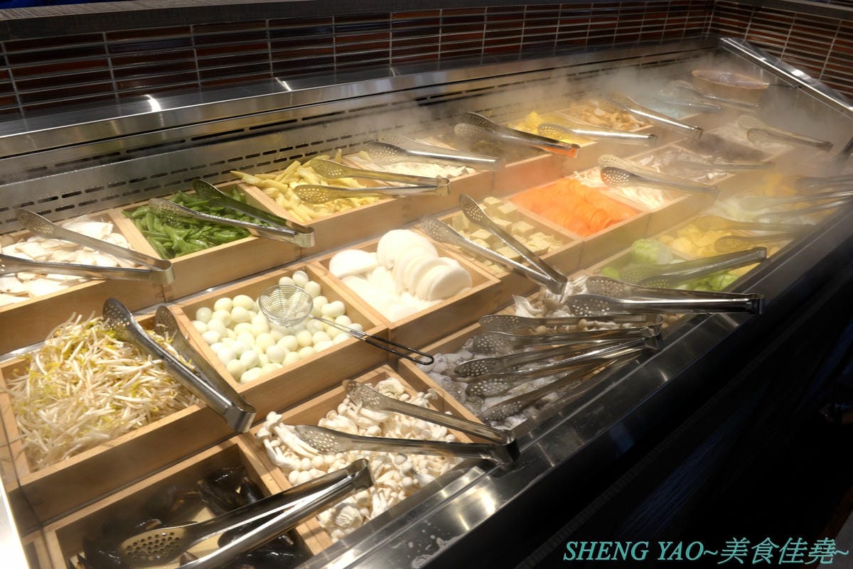 [台中梧棲]但馬屋 台中港店 – 台中三井OUTLET神級壽喜燒、涮涮鍋吃到飽,在日本有140年歷史的三大牛肉商之一,店內吃到飽的牛肉肉品都是來自他們在世界各地牧場自己養殖的牛隻,包括還有等級不