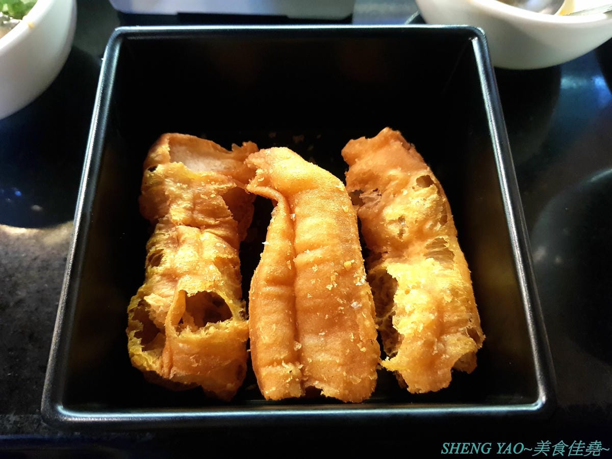 [台中梧棲]紅亭迴轉麻辣鍋 台中港店 – “老四川”新品牌,台灣第一家迴轉麻辣鍋吃到飽,120分鐘內超過三十種以上食材連同自助吧任你吃,只要500元左右而已,喜愛吃麻辣鍋的朋友可以來體驗看看不同
