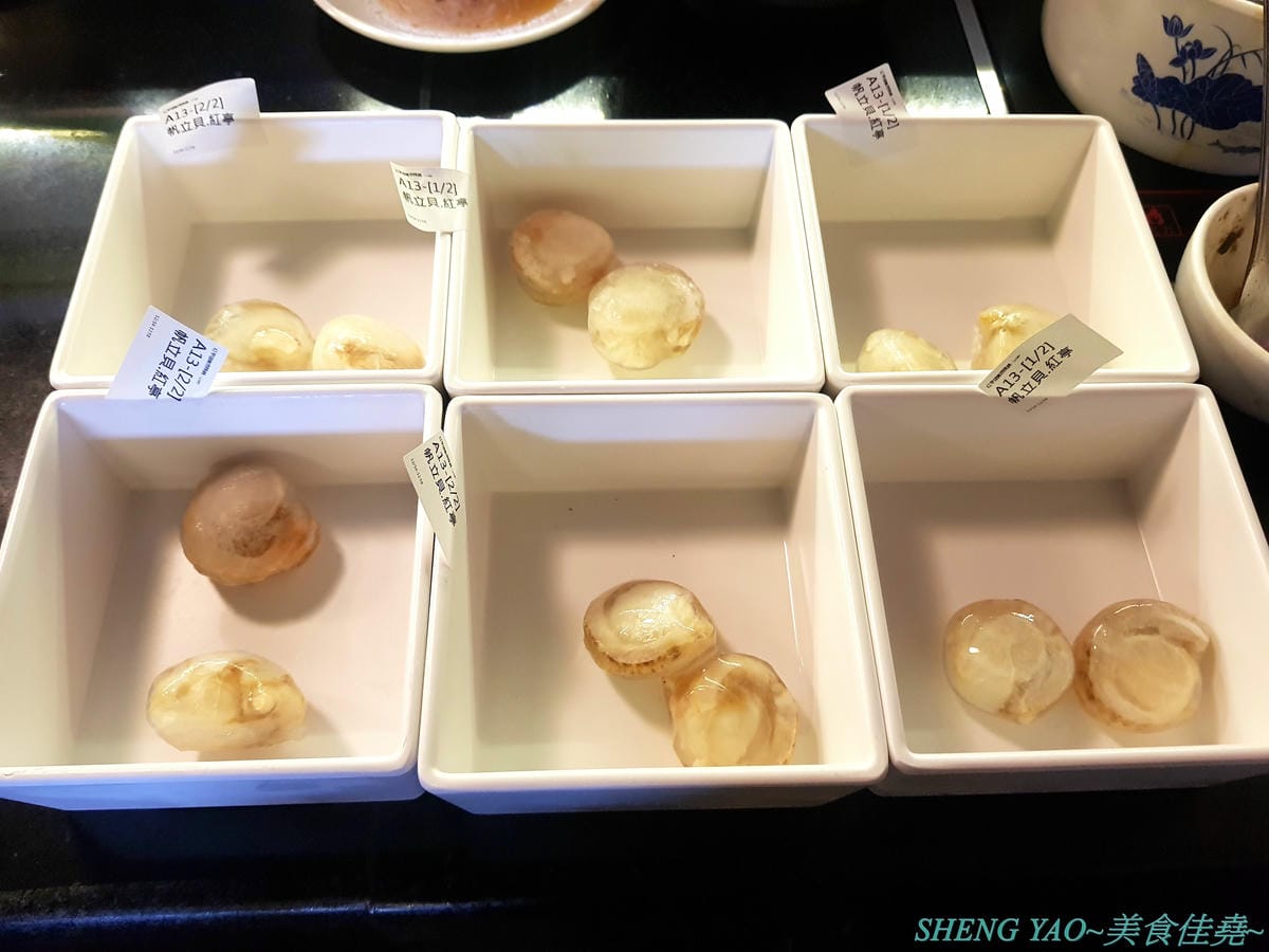 [台中梧棲]紅亭迴轉麻辣鍋 台中港店 – “老四川”新品牌,台灣第一家迴轉麻辣鍋吃到飽,120分鐘內超過三十種以上食材連同自助吧任你吃,只要500元左右而已,喜愛吃麻辣鍋的朋友可以來體驗看看不同