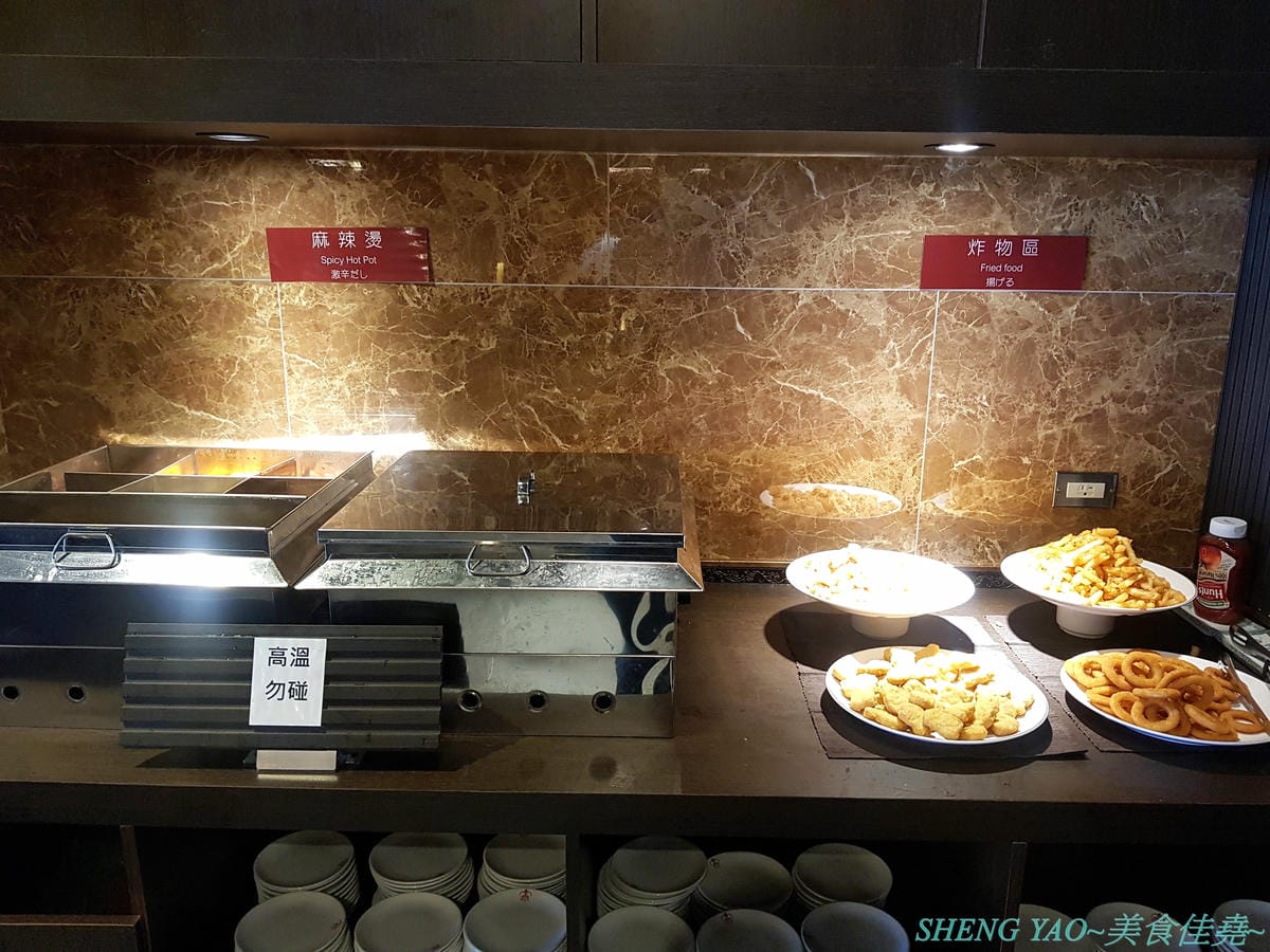 [台中梧棲]紅亭迴轉麻辣鍋 台中港店 – “老四川”新品牌,台灣第一家迴轉麻辣鍋吃到飽,120分鐘內超過三十種以上食材連同自助吧任你吃,只要500元左右而已,喜愛吃麻辣鍋的朋友可以來體驗看看不同